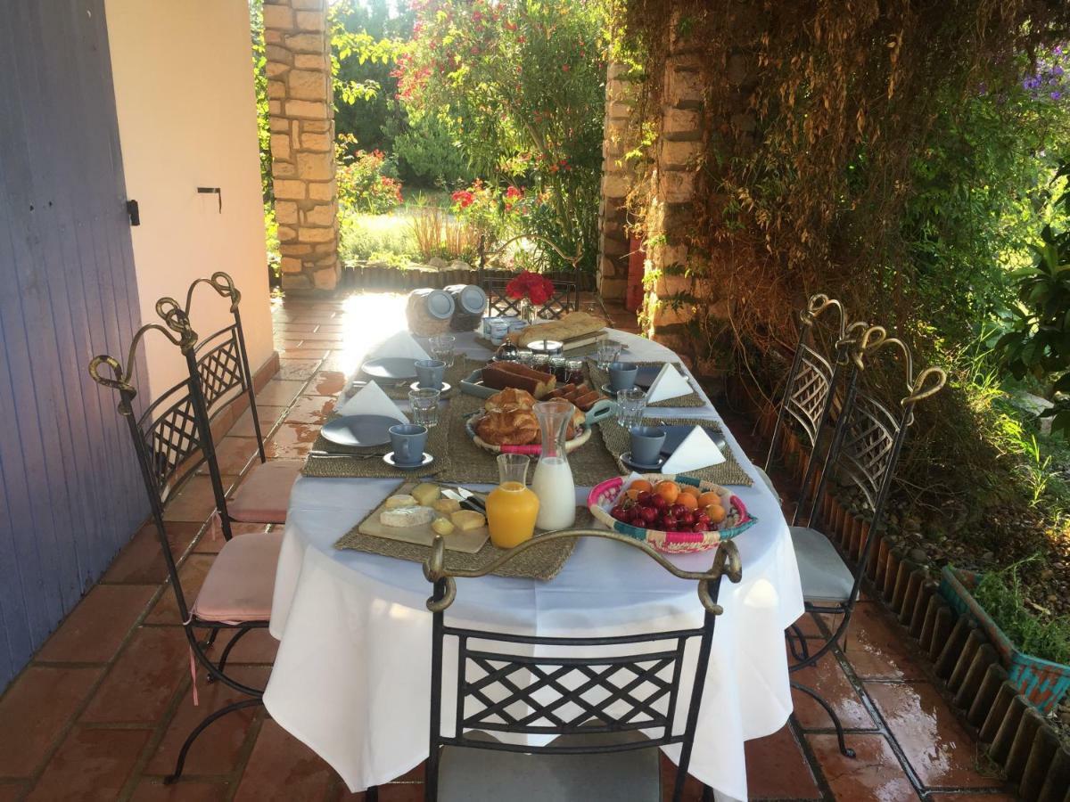 Mazet Provencal Hotel Сан-Жил Екстериор снимка