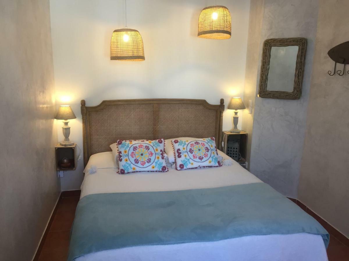 Mazet Provencal Hotel Сан-Жил Екстериор снимка